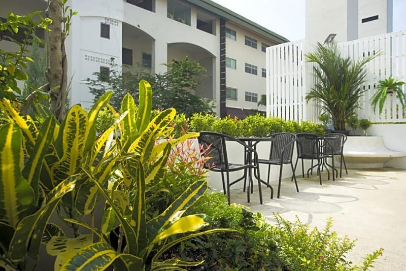 Maleewan Jomtien Hotel Exterior foto